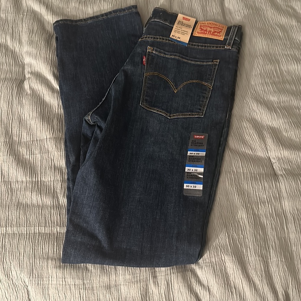 314 shaping straight Levi’s. Size 30x32.